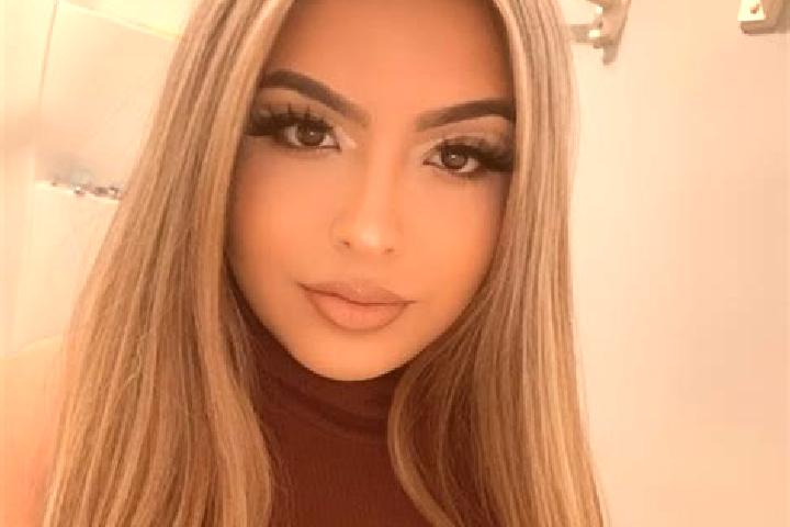 Violet, 27, a blonde dark-eyed latina companion based in Zelenoborskiy. Offering Striptease, 69, OWO. Available for incall and outcall, day and evening dates.