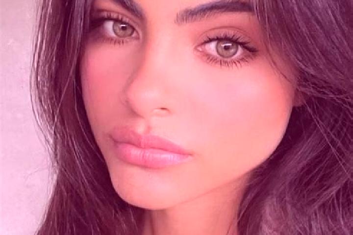 Violet, 27, a chestnut hazel-eyed caucasian companion based in Horice. Offering GFE, Erotic Massage, Travel Companion, A-Level. Available for incall and outc...