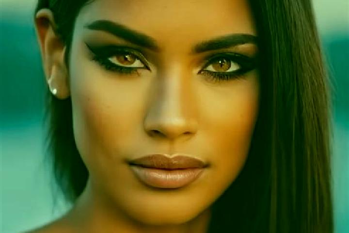 Violet, 27, a chestnut hazel-eyed latina companion based in Redea. Offering GFE, Tantra, 69. Available for incall and outcall, overnight bookings available.