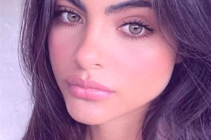 Violet, 28, a brunette green-eyed latina companion based in Affoltern / Unterdorf. Offering Dinner Date, OWO, Girlfriend Experience, Couples. Available for i...