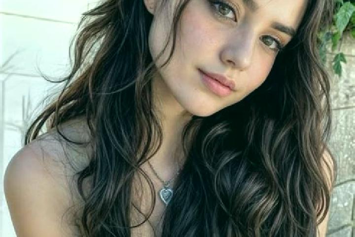 Violet, 28, a brunette hazel-eyed middle eastern companion based in Rumduol. Offering Duos, Girlfriend Experience, BDSM. Available for incall and outcall, da...