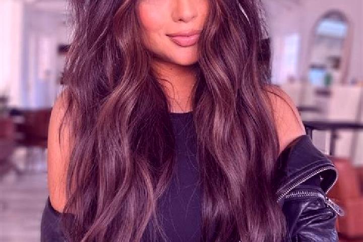 Violet, 30, a brunette dark-eyed mixed companion based in Osse. Offering OWO, Erotic Massage, Girlfriend Experience, Party Girl. Available for incall and out...