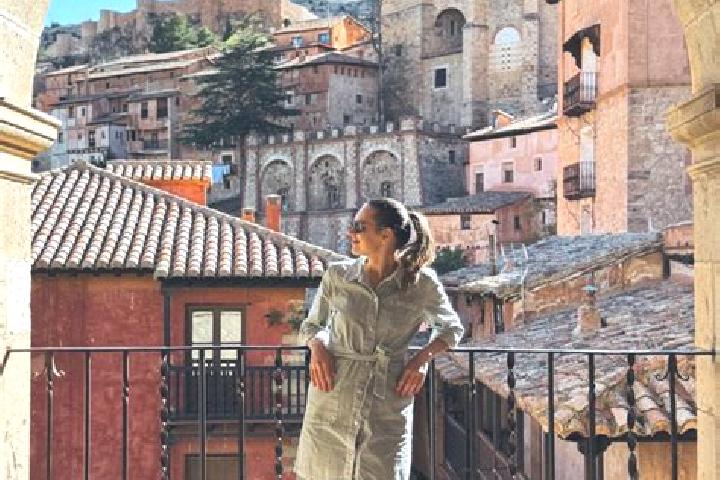Violet, 30 — Escort in Monterde de Albarracin, Spain