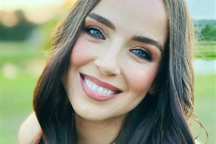 Violet, 32 — Escort in Gill, United States