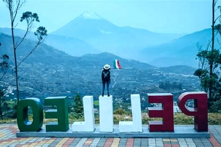 Violet, 32 — Escort in Pelileo Grande, Ecuador