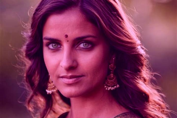 Violet, 33, a brunette green-eyed indian companion based in Terrace End. Offering Tantra, CIM, Massage, OWO. Available for incall and outcall, overnight book...
