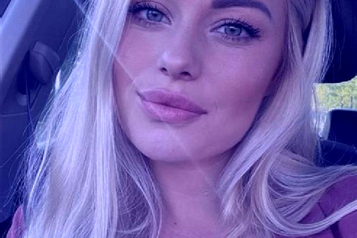 Violet, 34, a blonde hazel-eyed caucasian companion based in Parklea. Offering CIM, Party Girl, Massage. Available for incall and outcall, day and evening da...