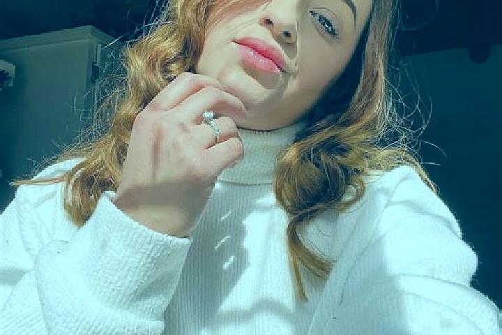 Violet, 35 — Escort in Cey, Turkey