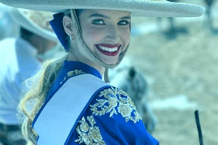 Violet, 35 — Escort in Pegueros, Mexico