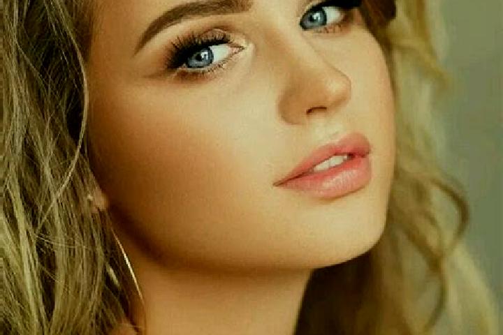 Violet, 36, a dark blonde blue-eyed mediterranean companion based in Cerro Ceniza. Offering Duos, Erotic Massage, CIM, A-Level, Dinner Date. Available for in...