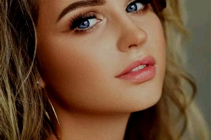 Violet, 36, a dark blonde blue-eyed mixed companion based in Ivanovo-Alekseyevka. Offering Overnight, BDSM, Dinner Date, Massage, Tantra. Available for incal...