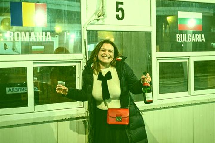 Violet, 36 — Escort in Posada, Romania