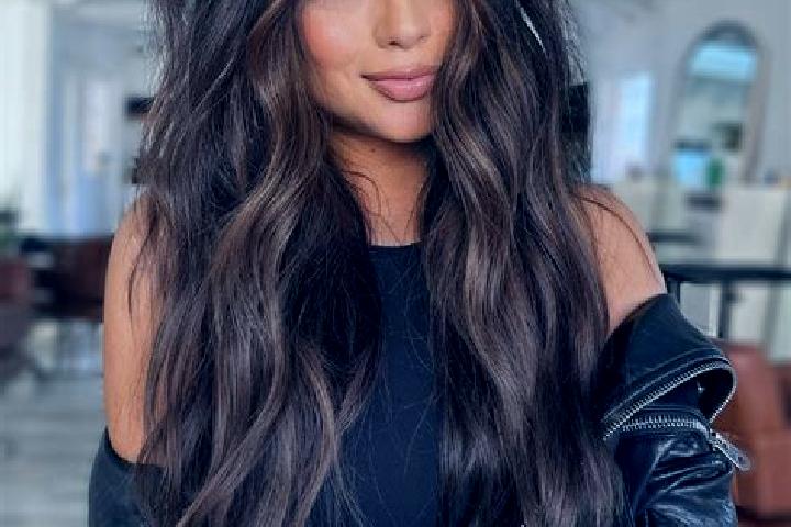 Violet, 38, a brunette dark-eyed mixed companion based in South Maclean. Offering Travel Companion, Party Girl, Massage, Deep French Kissing. Available for i...