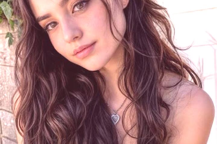 Violet, 39, a auburn brown-eyed indian companion based in Quang Ha. Offering CIM, Striptease, Party Girl. Available for incall and outcall, overnight booking...