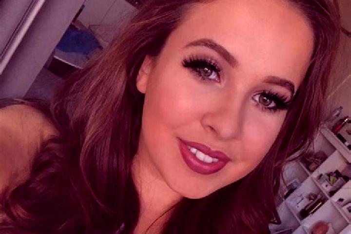 Willow, 20, a auburn amber-eyed european companion based in Chambourg-sur-Indre. Offering Travel Companion, GFE, Erotic Massage, Deep French Kissing, Massage...