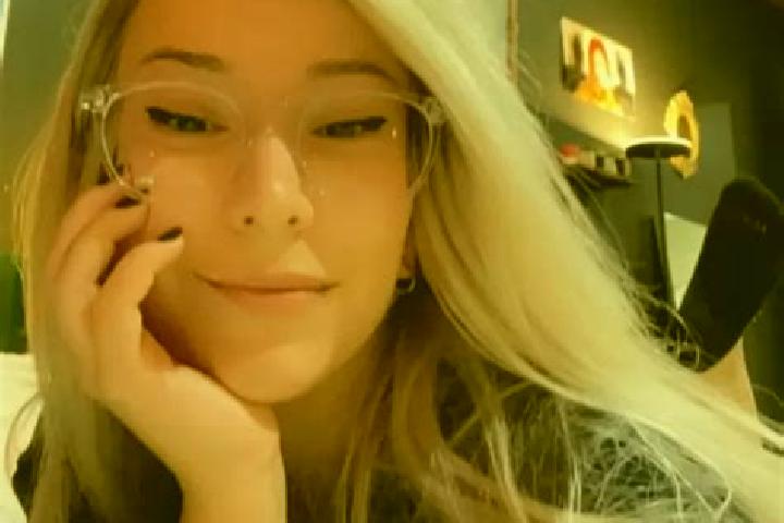 Willow, 20, a blonde amber-eyed caucasian companion based in Fisch. Offering Erotic Massage, Tantra, Girlfriend Experience. Available for incall and outcall,...