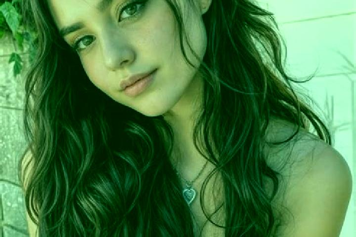 Willow, 20, a brunette amber-eyed middle eastern companion based in Valley East. Offering Dinner Date, Travel Companion, Prostate Massage, Domination, Party ...