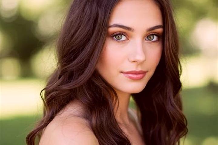 Willow, 20, a brunette hazel-eyed caucasian companion based in Eaglemont. Offering Travel Companion, Massage, Erotic Massage. Available for incall and outcal...