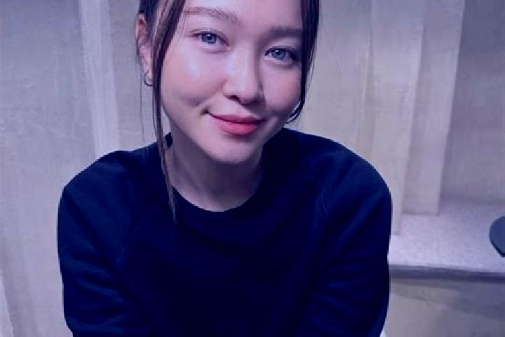 Willow, 21, a auburn blue-eyed asian companion based in Allegre-les-Fumades. Offering Duos, Girlfriend Experience, Tantra, BDSM, Overnight. Available for inc...