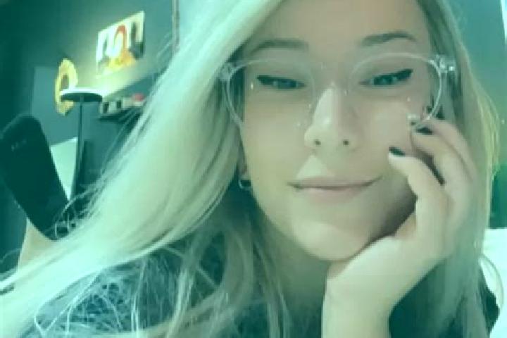 Willow, 21, a blonde amber-eyed middle eastern companion based in Fordsville. Offering Duos, Erotic Massage, Party Girl, BDSM. Available for incall and outca...