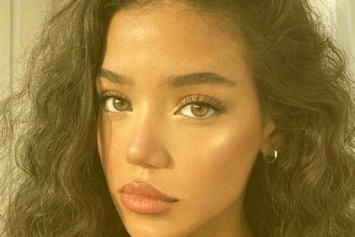 Willow, 22, a red brown-eyed ebony companion based in Ilhota. Offering GFE, CIM, Roleplay. Available for incall and outcall, day and evening dates.
