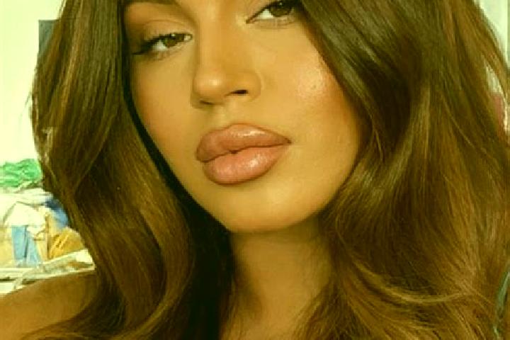 Willow, 23, a auburn brown-eyed latina companion based in Srowo. Offering GFE, Striptease, 69, Roleplay. Available for incall and outcall, day and evening da...