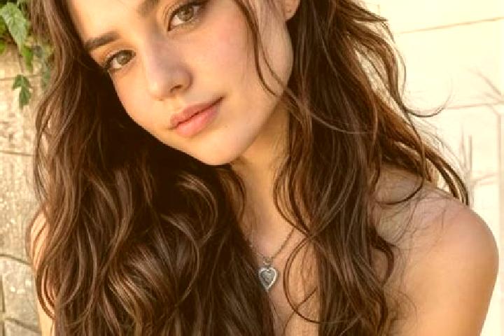 Willow, 24, a auburn brown-eyed middle eastern companion based in Campillo de Azaba. Offering Girlfriend Experience, Prostate Massage, Party Girl. Available ...