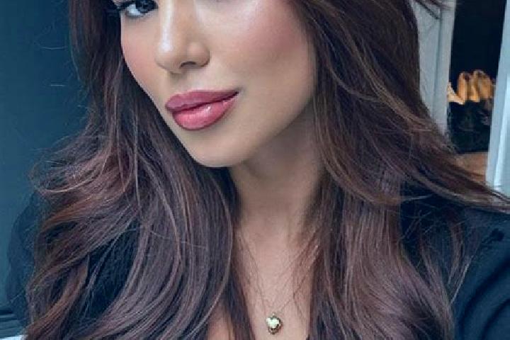 Willow, 25, a chestnut brown-eyed latina companion based in Tampes. Offering Party Girl, Dinner Date, Striptease, Overnight, A-Level. Available for incall an...