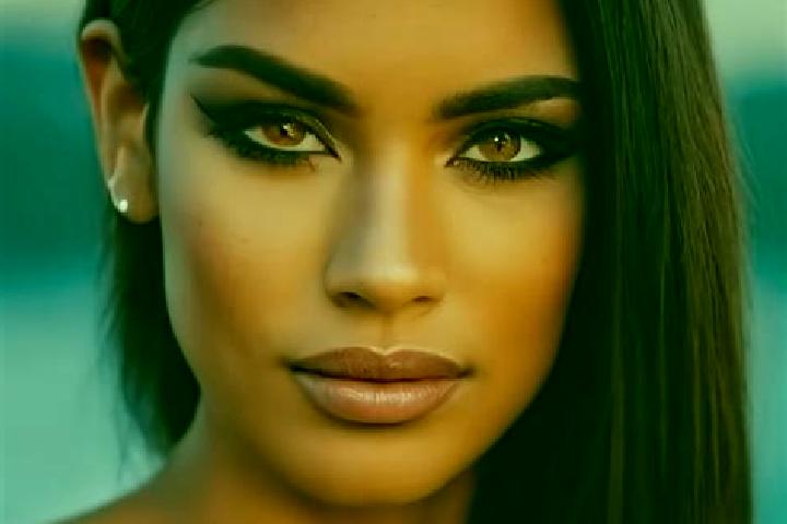Willow, 25, a red dark-eyed latina companion based in Oberonz. Offering Overnight, GFE, Striptease. Available for incall and outcall, day and evening dates.