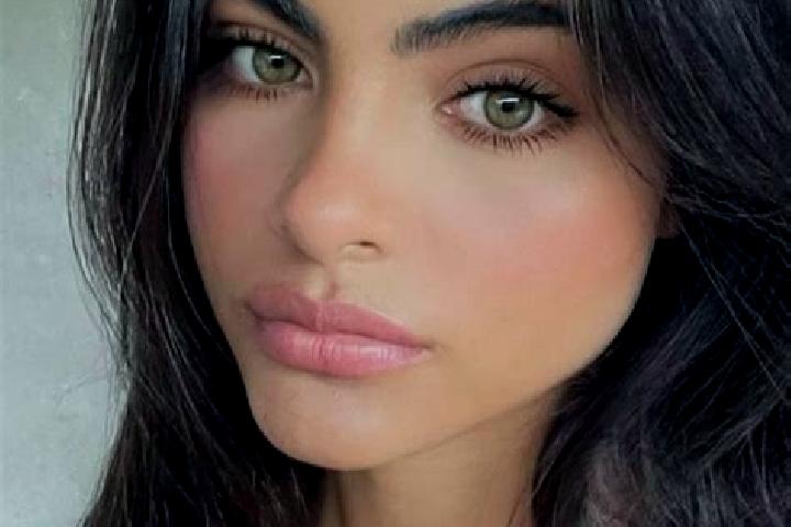 Willow, 27, a brunette grey-eyed middle eastern companion based in Grubbenvorst. Offering GFE, Couples, BDSM, Fetish. Available for incall and outcall, overn...