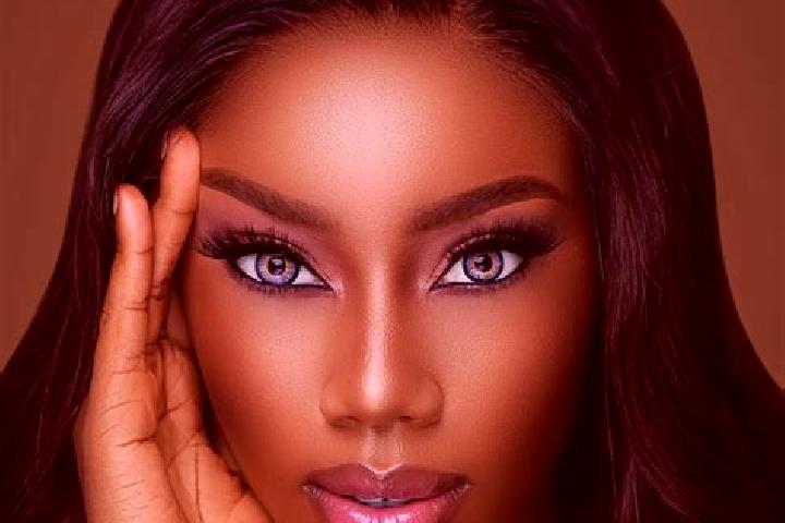 Willow, 27, a chestnut blue-eyed ebony companion based in Helvecia. Offering Striptease, A-Level, CIM, Tantra. Available for incall and outcall, day and even...
