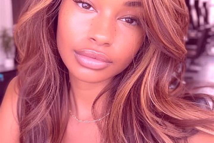 Willow, 27, a dark blonde dark-eyed middle eastern companion based in Aur. Offering Massage, OWO, Striptease, Deep French Kissing, Travel Companion. Availabl...