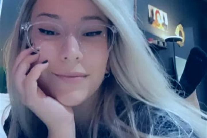 Willow, 29, a blonde amber-eyed mixed companion based in Novomykolaivka. Offering Roleplay, GFE, Couples, Girlfriend Experience, CIM. Available for incall an...