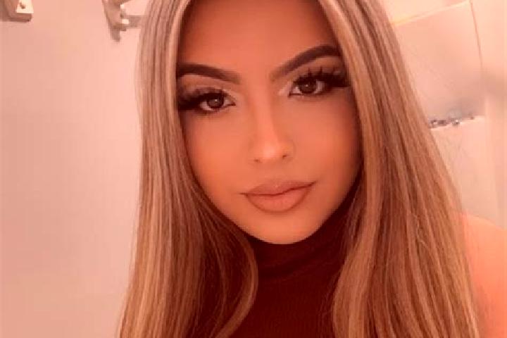 Willow, 29, a blonde brown-eyed latina companion based in Cerise. Offering Dinner Date, Erotic Massage, Couples, Travel Companion, Roleplay. Available for in...