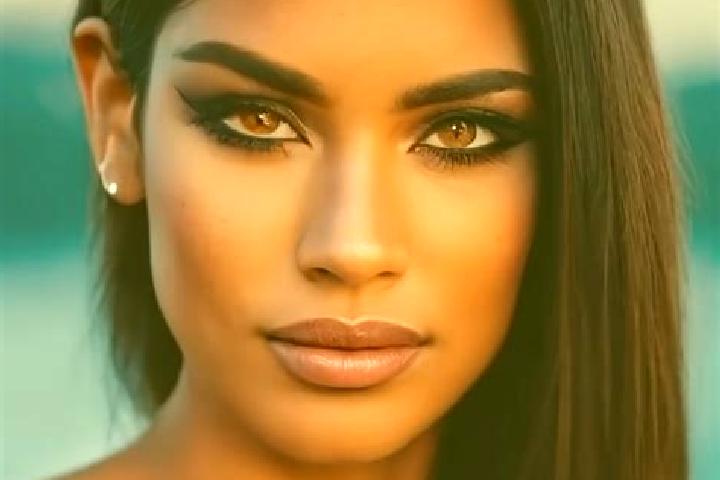 Willow, 30, a black grey-eyed latina companion based in Glenvale. Offering Roleplay, 69. Available for incall and outcall, day and evening dates.