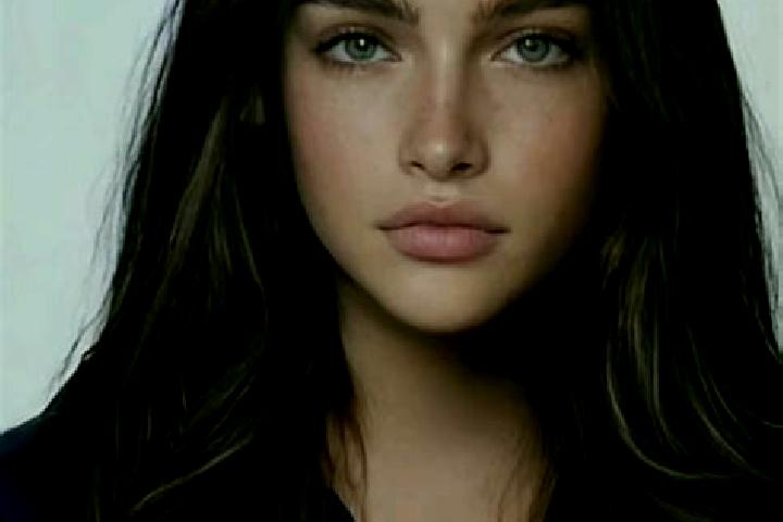 Willow, 30, a brunette grey-eyed caucasian companion based in Merlara. Offering CIM, GFE, Duos. Available for incall and outcall, day and evening dates.