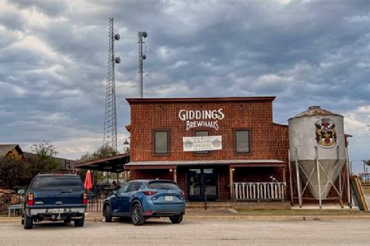 Willow, 30 — Escort in Giddings, United States