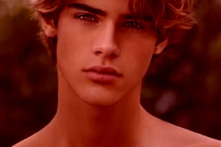 Willow, 32, a dark blonde brown-eyed mediterranean companion based in Montagne. Offering Roleplay, Domination, Girlfriend Experience. Available for incall an...