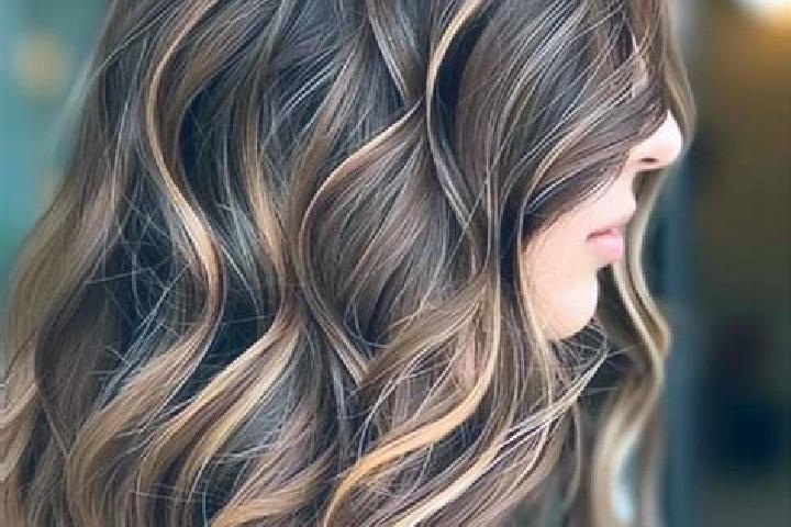 Willow, 32, a dark blonde brown-eyed mediterranean companion based in Niederburg. Offering Party Girl, Roleplay, Erotic Massage, Couples. Available for incal...