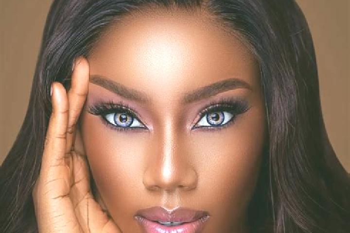 Willow, 36, a black blue-eyed ebony companion based in Saint Paul. Offering Dinner Date, OWO, Domination. Available for incall and outcall, day and evening d...