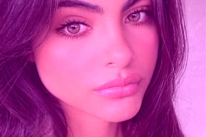 Willow, 36, a blonde dark-eyed middle eastern companion based in Coubron. Offering Overnight, Roleplay. Available for incall and outcall, day and evening dates.