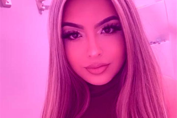 Willow, 37, a blonde amber-eyed latina companion based in Valperga. Offering 69, Roleplay, Overnight. Available for incall and outcall, day and evening dates.