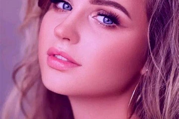 Willow, 37, a dark blonde blue-eyed indian companion based in Arta. Offering Prostate Massage, A-Level, GFE, Party Girl. Available for incall and outcall, da...