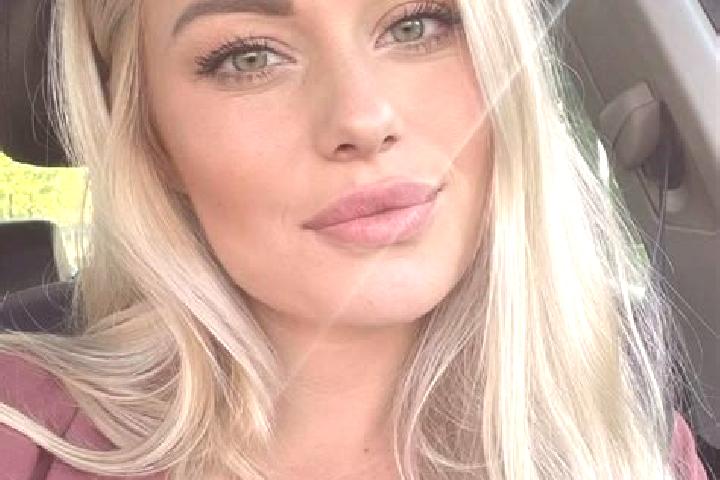 Willow, 38, a blonde hazel-eyed ebony companion based in Sao Jorge. Offering Fetish, Travel Companion, OWO, Party Girl, Striptease. Available for incall and ...