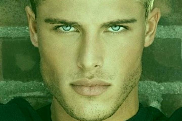 Willow, 39, a dark blonde grey-eyed caucasian companion based in Alicante. Offering 69, Roleplay, Deep French Kissing, Massage, Party Girl. Available for inc...