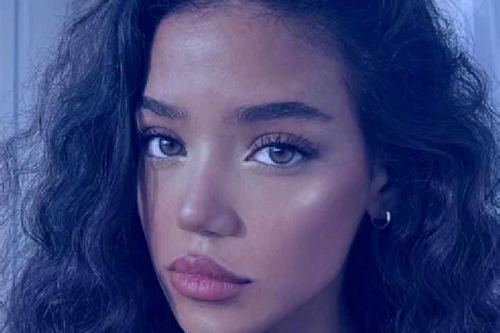 Zoe, 20, a black brown-eyed european companion based in Benavente. Offering OWO, Overnight, Tantra. Available for incall and outcall, day and evening dates.