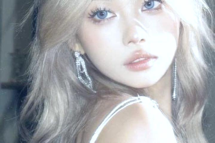 Zoe, 20, a blonde blue-eyed asian companion based in Donglinxi. Offering Party Girl, CIM, A-Level. Available for incall and outcall, day and evening dates.