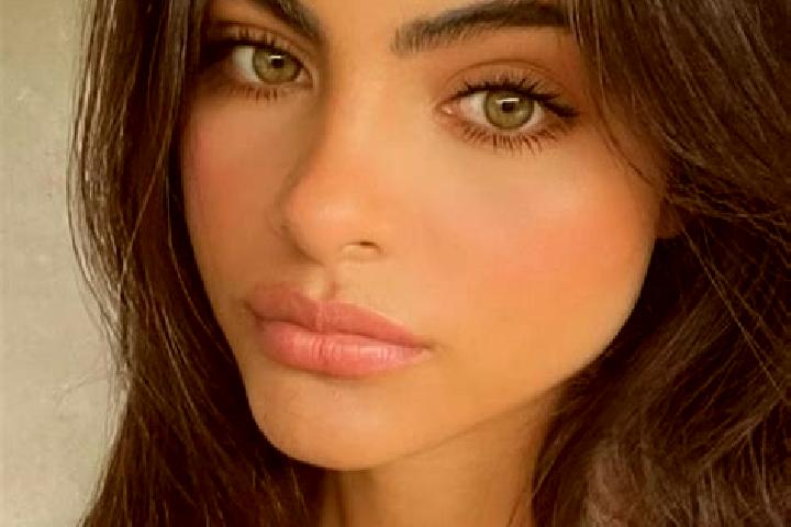 Zoe, 20, a brunette dark-eyed european companion based in Bozhkivske. Offering Deep French Kissing, BDSM, Erotic Massage, GFE. Available for incall and outca...