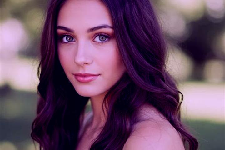 Zoe, 20, a brunette hazel-eyed mediterranean companion based in San Martino Sinistrac. Offering Striptease, Travel Companion, Dinner Date, Domination, Couple...