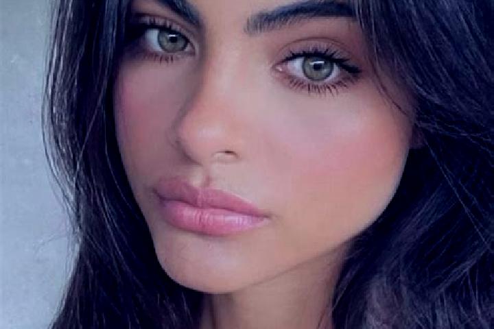 Zoe, 20, a chestnut amber-eyed indian companion based in Batal. Offering Domination, Striptease, Fetish. Available for incall and outcall, overnight bookings...
